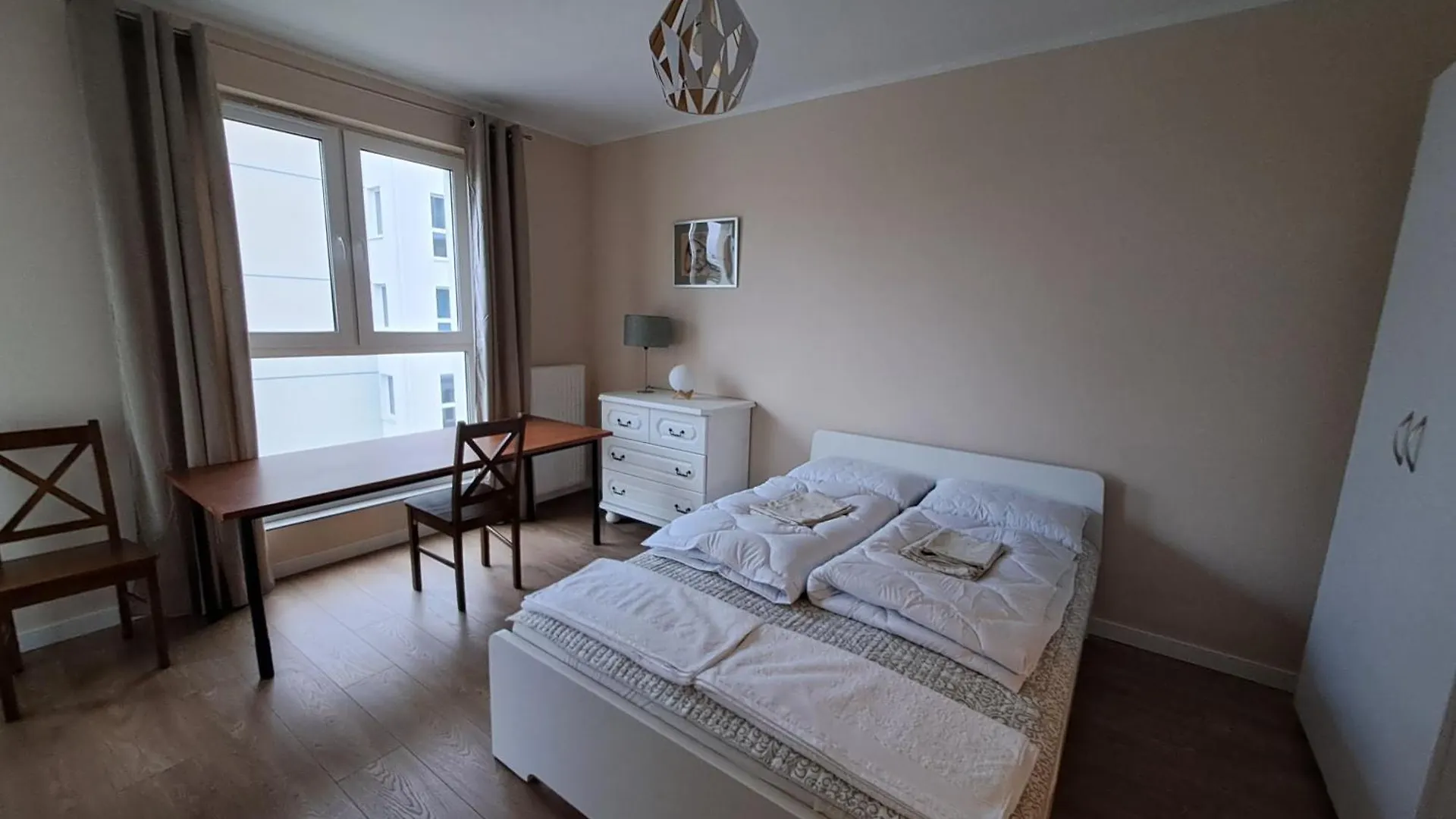 Komfortowy Apartament- 1 Salon, 3 Sypialnie, 2 Lazienki W Gdansku 0*,  Lengyelország