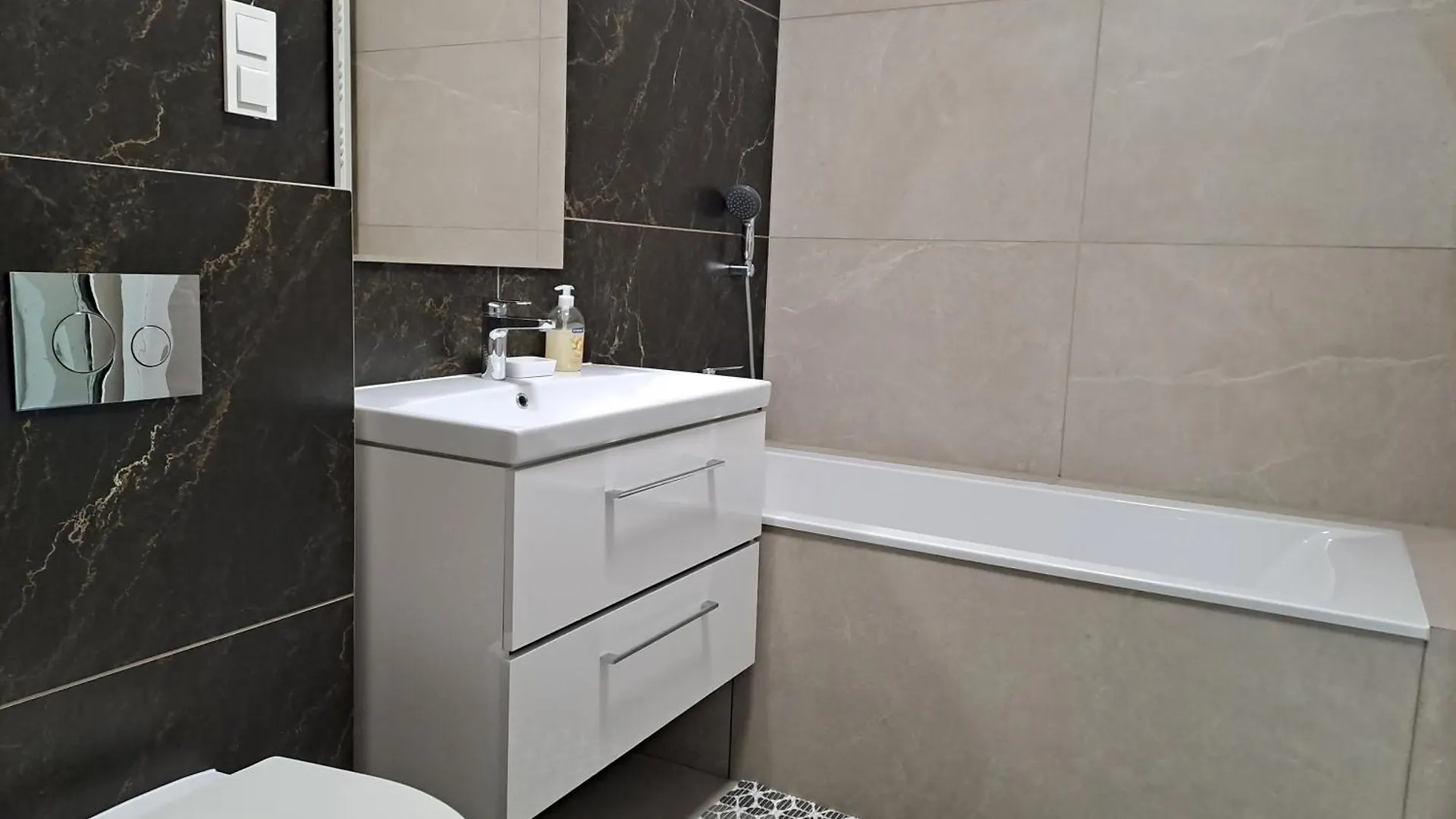 Apartament Komfortowy Apartament- 1 Salon, 3 Sypialnie, 2 Lazienki W Gdansku