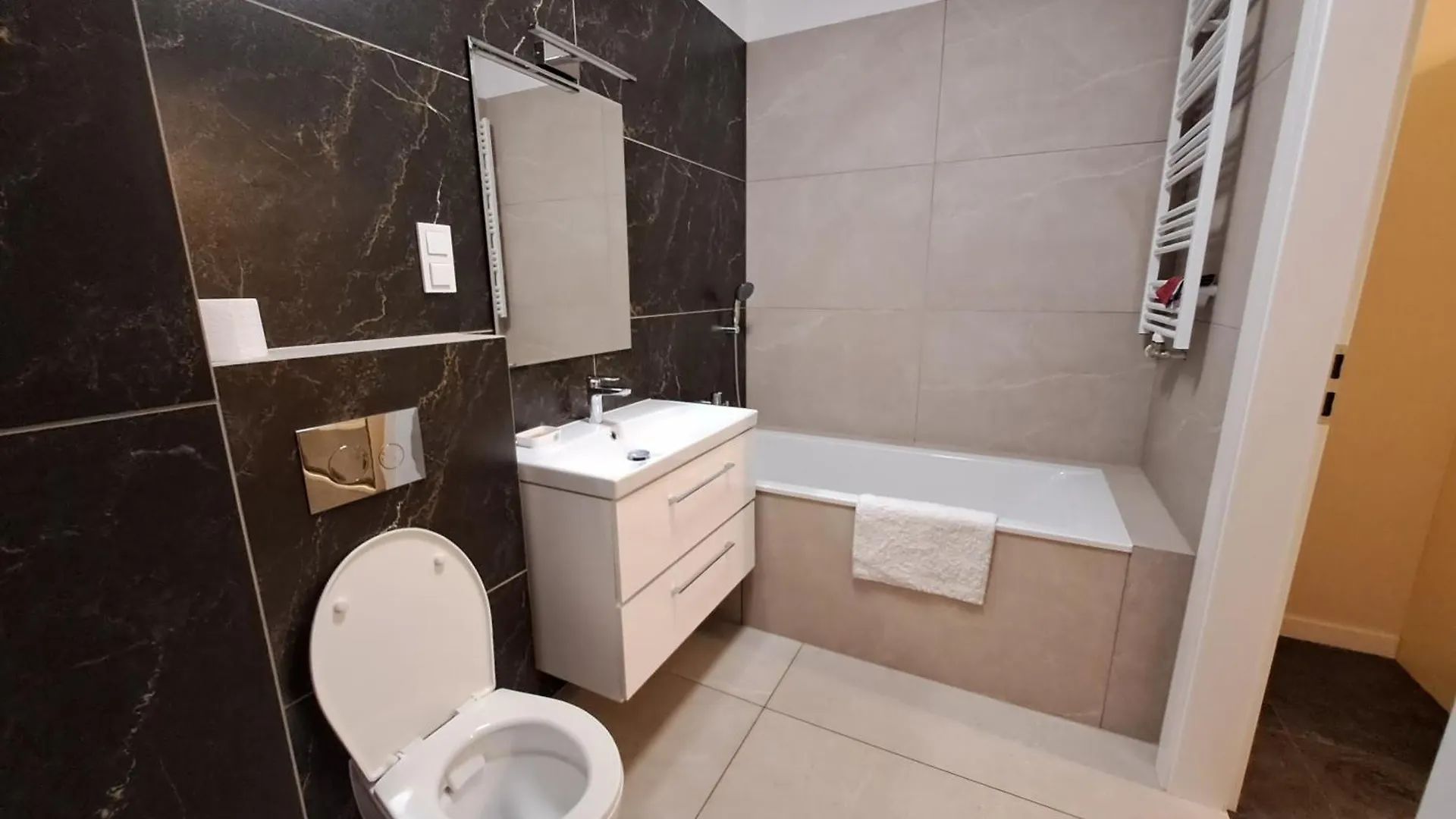 Komfortowy Apartament- 1 Salon, 3 Sypialnie, 2 Lazienki W Gdansku 0*, גדנסק פולין