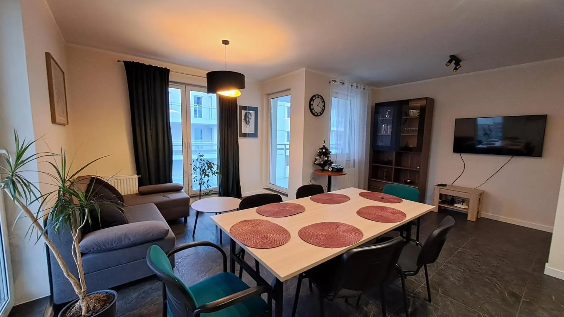 Komfortowy Apartament- 1 Salon, 3 Sypialnie, 2 Lazienki W Gdansku דירה גדנסק
